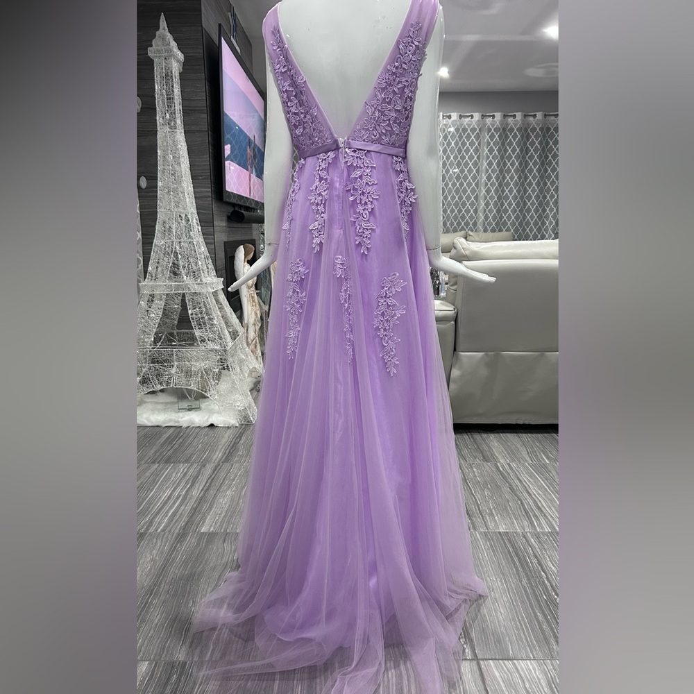 NWOT 💜 Lilac Lavender Gown/Dress - Picture 3 of 17